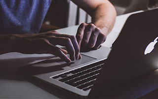 巴萨遭重创！拉菲尼亚伤缺至少5周，双线争冠前景蒙阴！